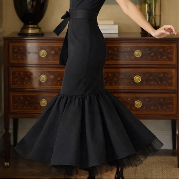 ANTONIO MELANI Dresses & Skirts - 🆕 Antonio Melani Black Midi Skirt Mermaid Hem Fishtail Silhouette Lined Size 2